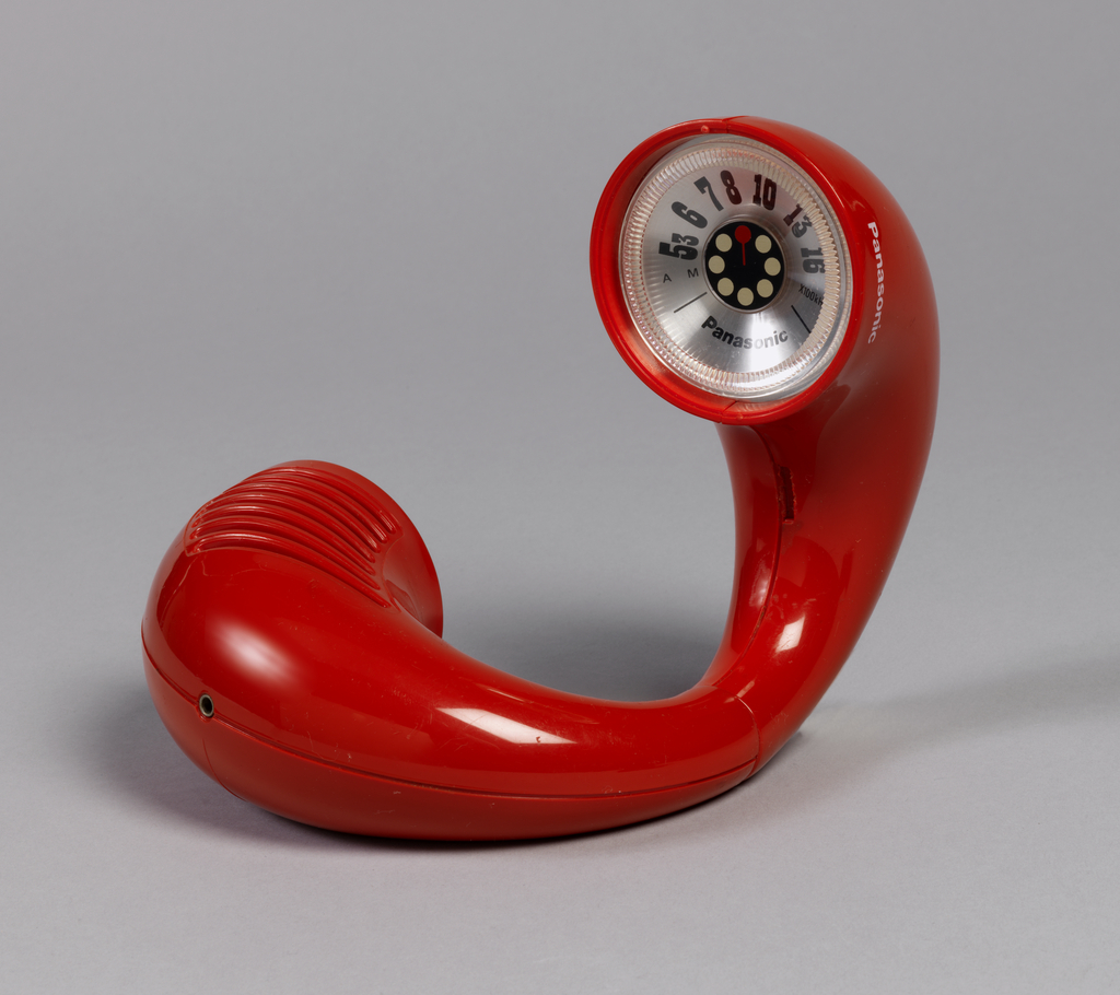 R-72, “Toot-A-Loop” Portable Radio, ca. 1970. Manufactured by National Panasonic Radio brand, Matushita Electrical Industrial Co., Ltd., Japan. Gift of Jacqueline Loewe Fowler, 2007-37-5