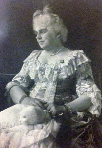Portrait photograph of an older lady