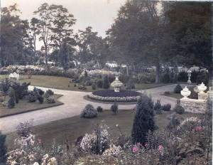 Detailed photograph of the Italian sunken garden, ca. 1915.