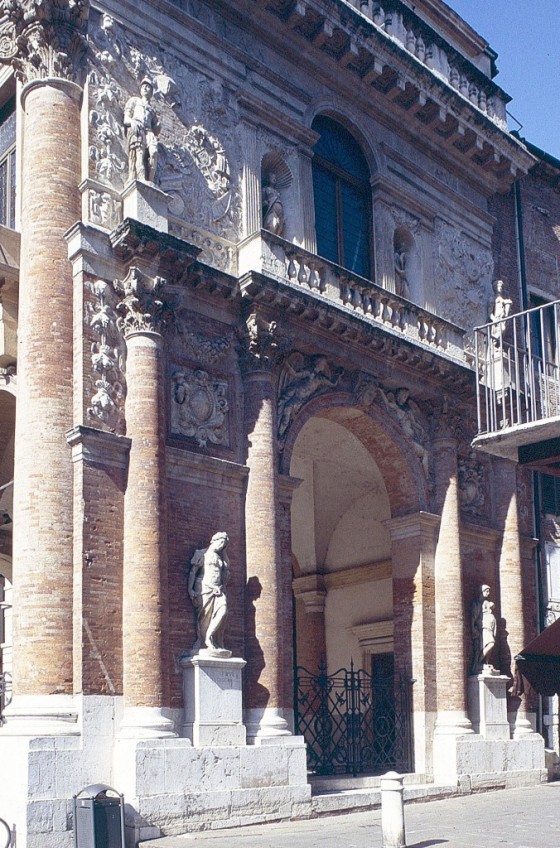 Side façade of Loggia del Capitaniato by Andrea Palladio, Vicenza, Italy, 1752. Image by Calder Loth, courtesy of The Classicist Blog.