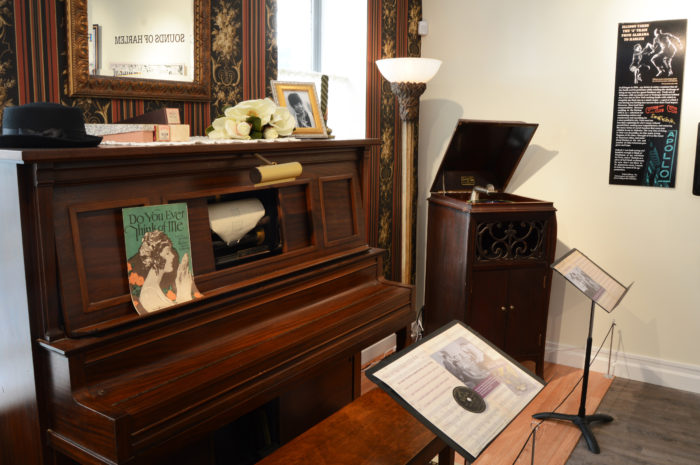 Image of player piano built by Lauter Pianos in Newark, NJ.