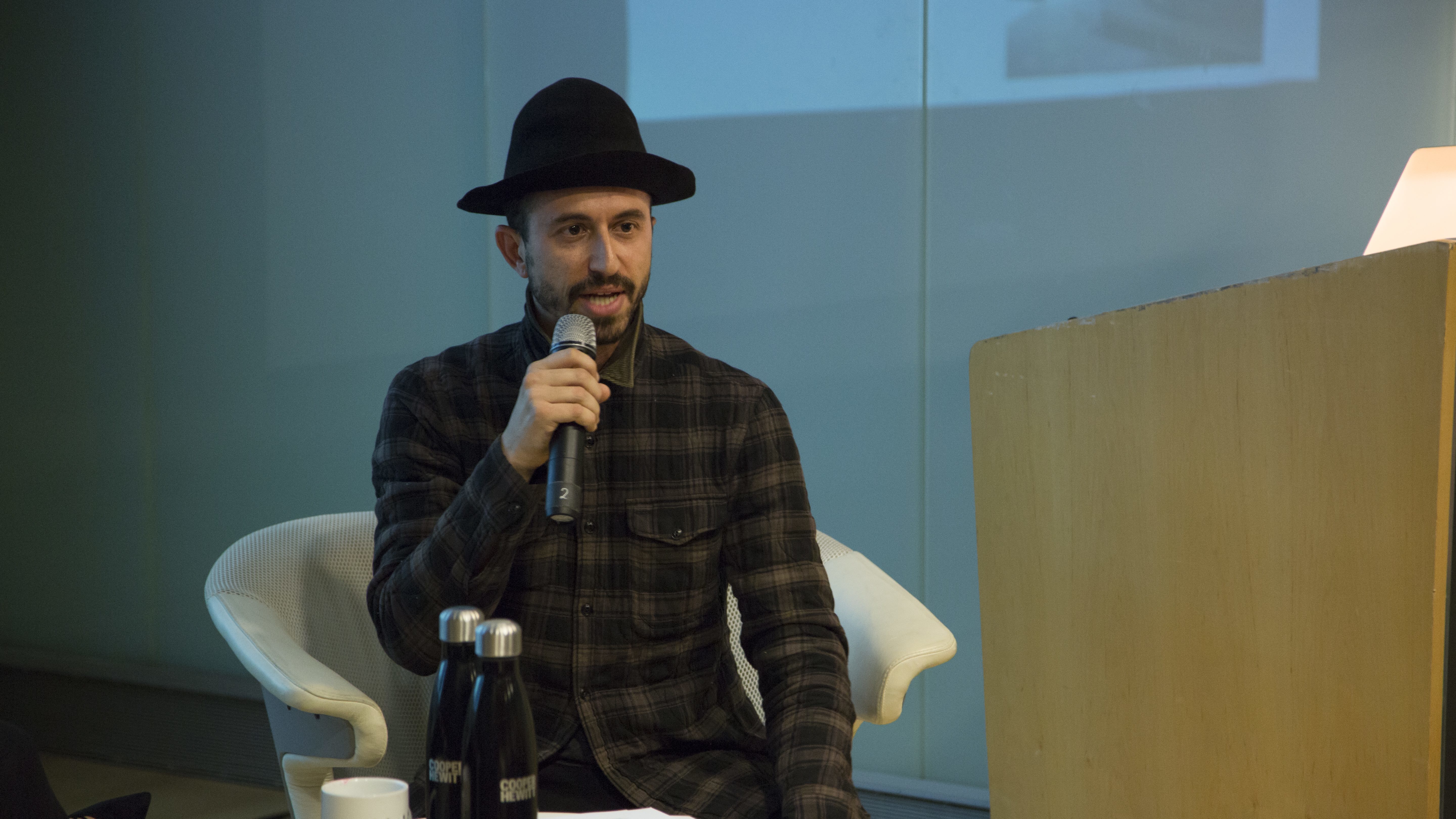 Image of designer Fernando Mastrangelo speaking at Cooper Hewitt, Diseno