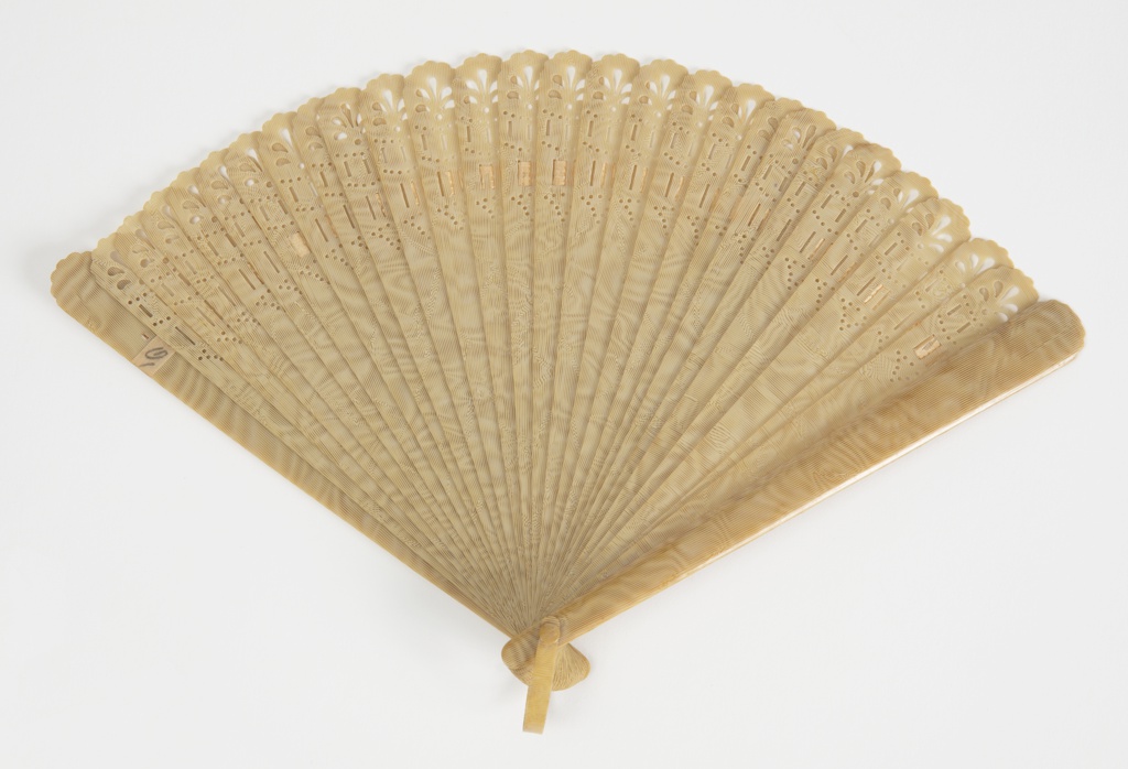 Image features: Brisé fan with pierced sticks. Moire effect produced by darker brown color swirling through tan color. Please scroll down to read the blog post about this object.